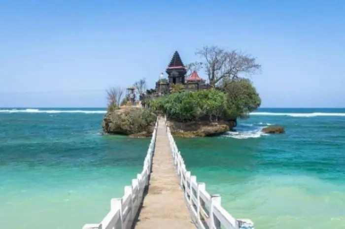 8 Beaches in Malang that are Suitable for Family Holidays