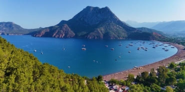 Adrasan’da Sezon Açılıyor: Tatilciler Doğayla İç İçe Bir Yaz İçin Hazır